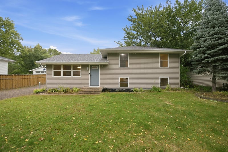 2915 115th Ln NW, Coon Rapids, MN 55433
