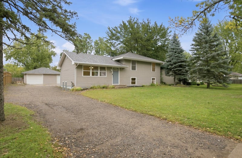 2915 115th Ln NW, Coon Rapids, MN 55433