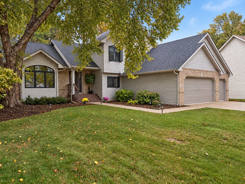 1405 Horseshoe Cir, Eagan, MN 55122