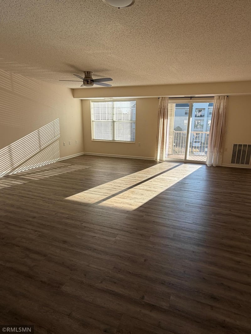 12 6th St NE #225, Osseo, MN 55369