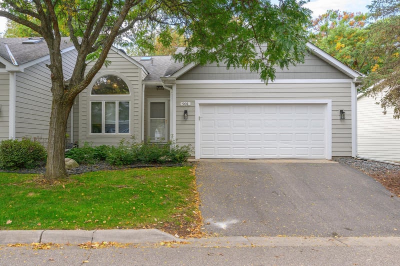 901 Southcross Dr E, Burnsville, MN 55306