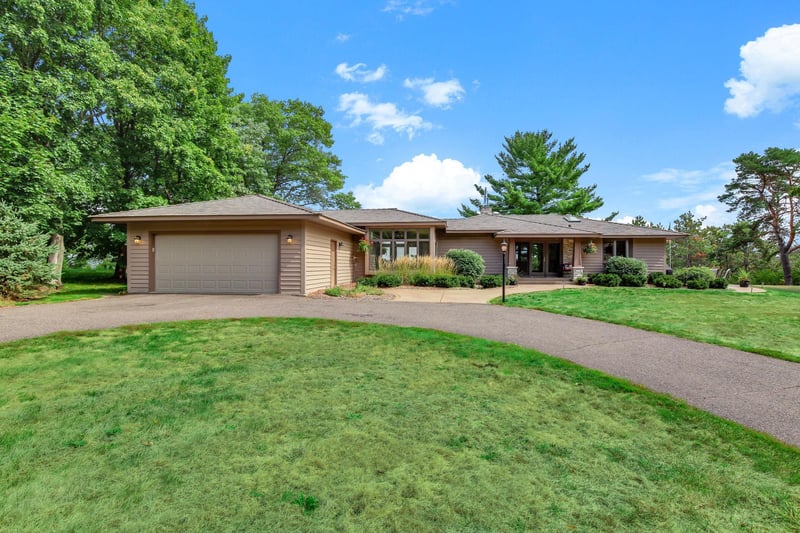 1963 Quant Ave N, Stillwater, MN 55082