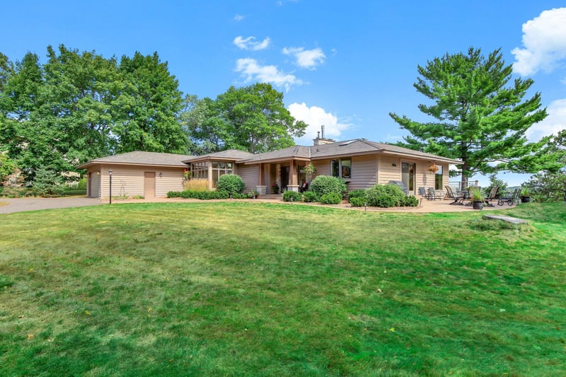 1963 Quant Ave N, Stillwater, MN 55082