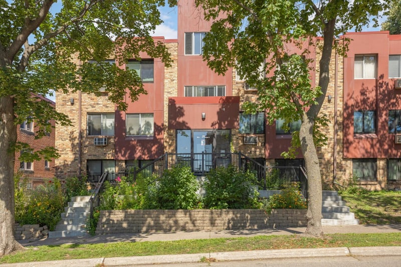 520 Ridgewood Ave #102, Minneapolis, MN 55403