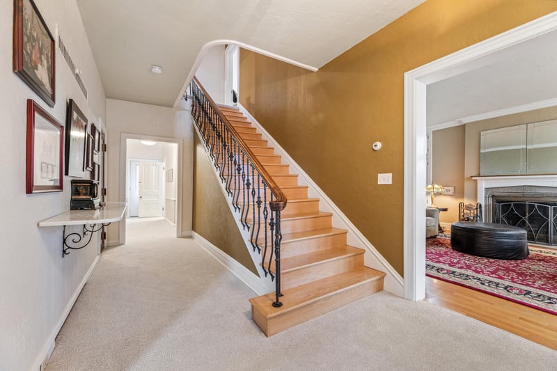 51 W Sarnia St, Winona, MN 55987