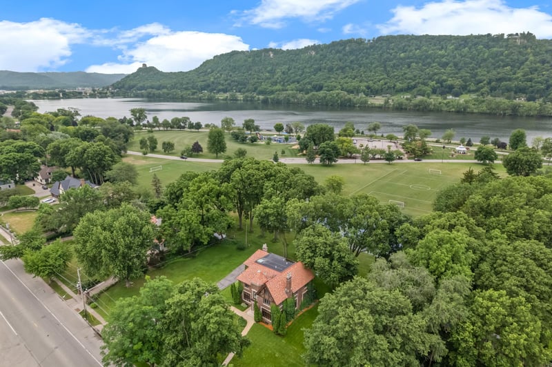 51 W Sarnia St, Winona, MN 55987