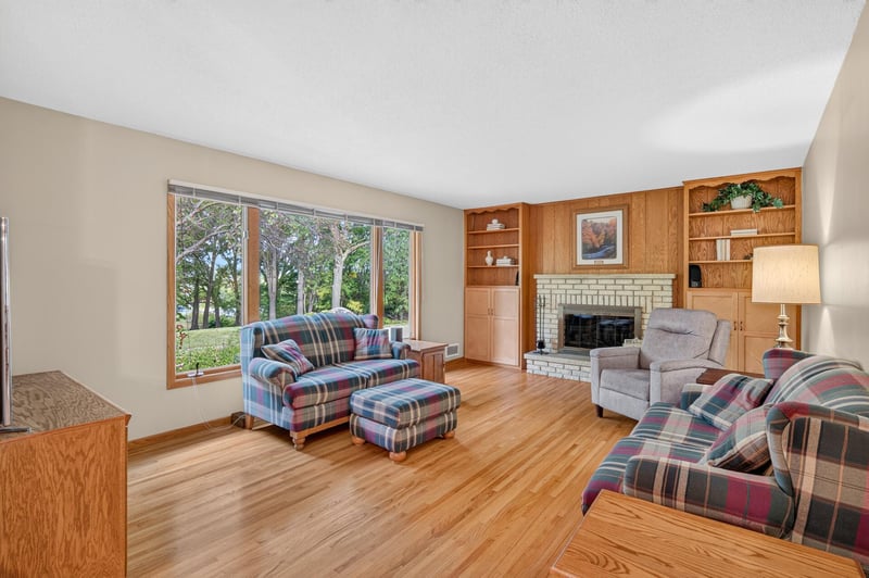 22015 Pillsbury Ave, Lakeville, MN 55044