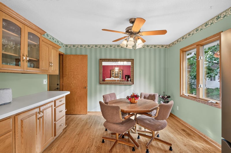 22015 Pillsbury Ave, Lakeville, MN 55044