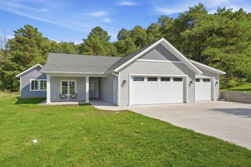 3319 Lakecrest Rd NE, Alexandria, MN 56308