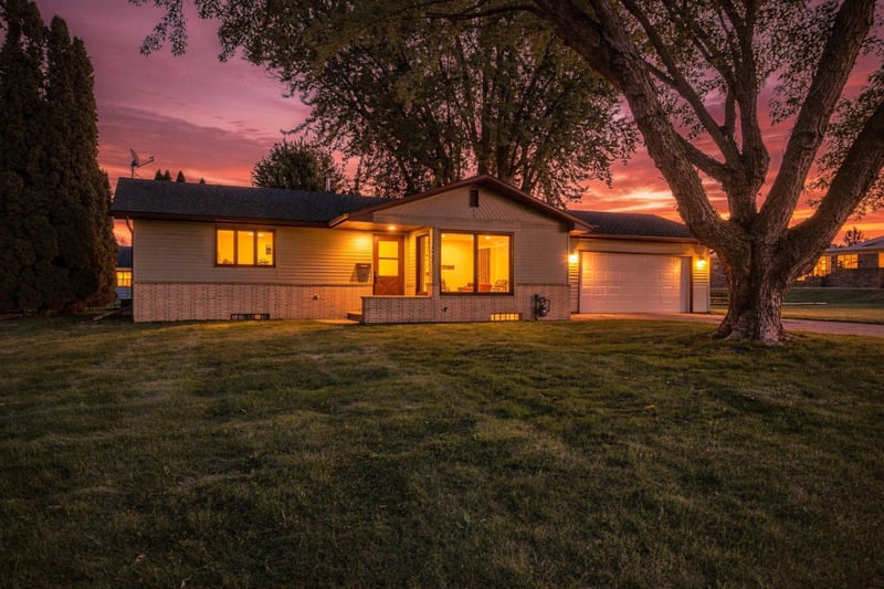 1021 Van Buren Ave, Owatonna, MN 55060