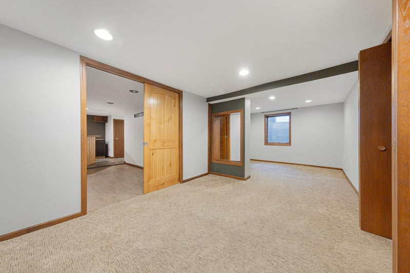 251 N Lincoln St, Lake Crystal, MN 56055