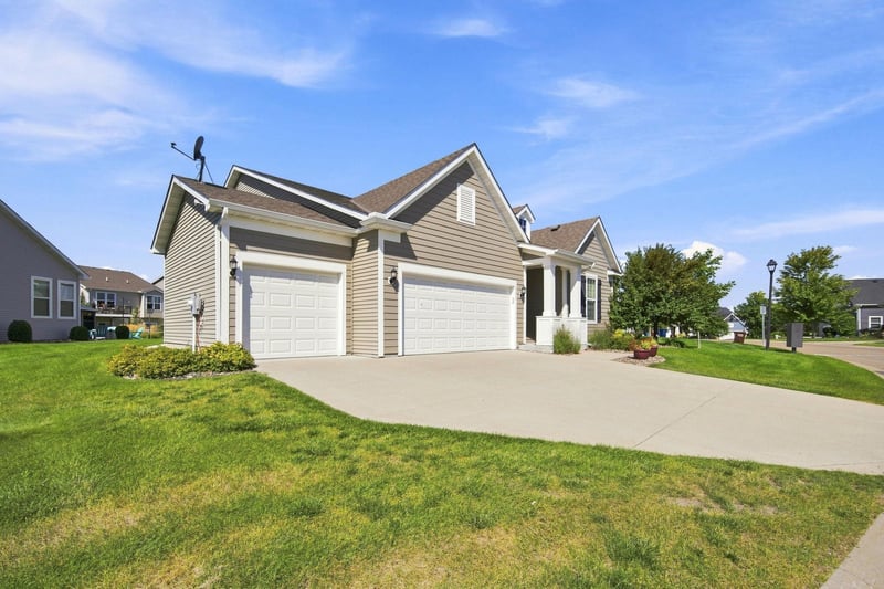 8275 Oakview Ct N, Maple Grove, MN 55369