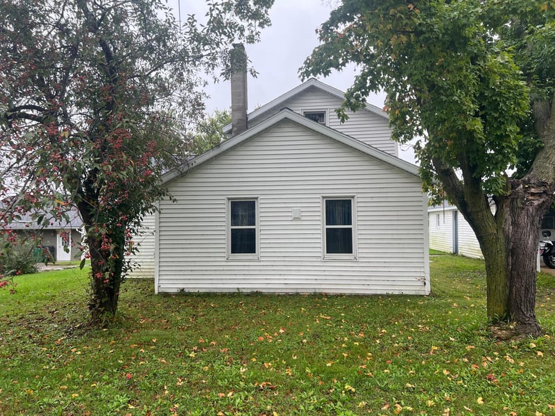 325 N 1st St, Kellogg, MN 55945