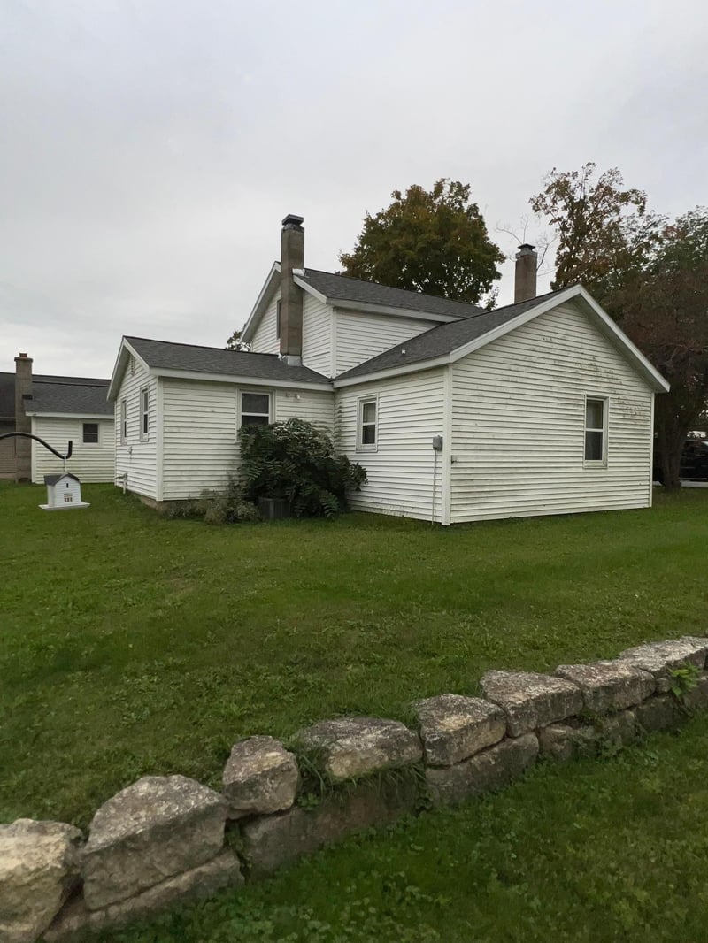 325 N 1st St, Kellogg, MN 55945