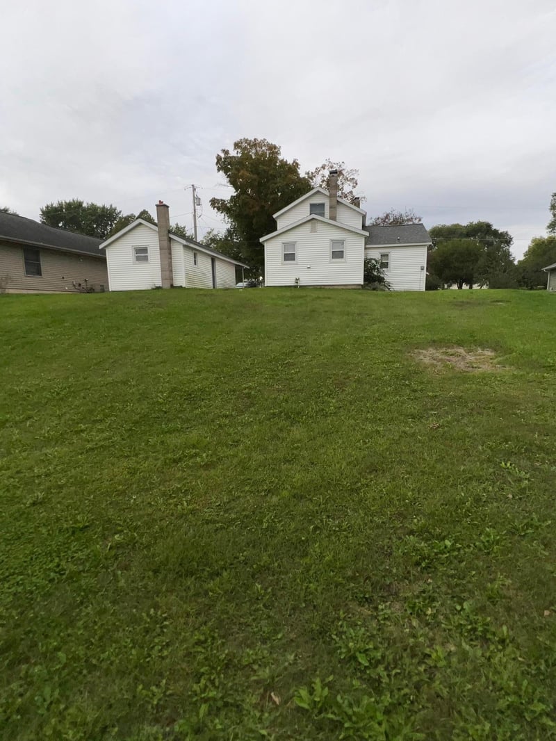 325 N 1st St, Kellogg, MN 55945