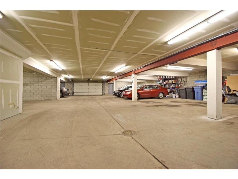 300 Ridgewood Ave #4, Minneapolis, MN 55403