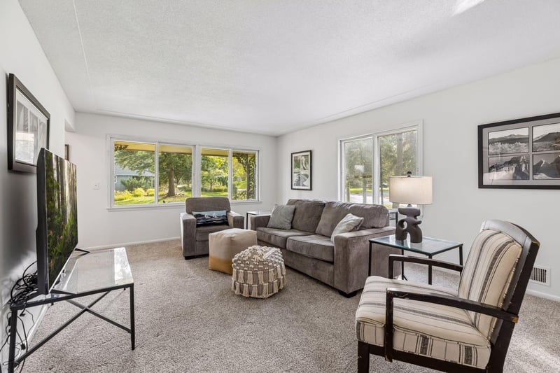 1525 Saint Croix Cir, Golden Valley, MN 55422