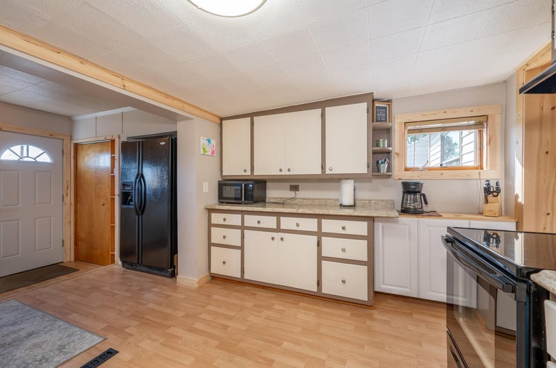 206 Dudley Ave, Coleraine, MN 55722