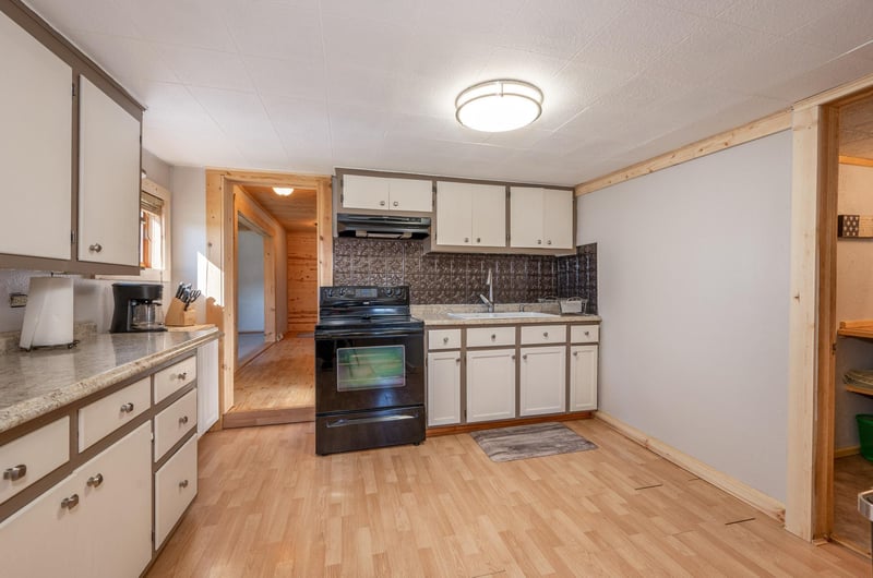 206 Dudley Ave, Coleraine, MN 55722