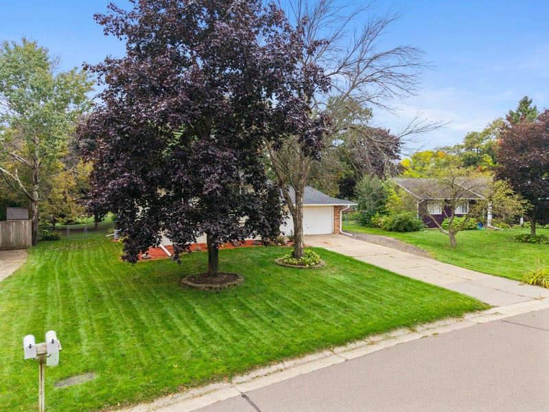 2483 Hidden Valley Ln, Stillwater, MN 55082