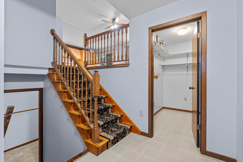 2483 Hidden Valley Ln, Stillwater, MN 55082