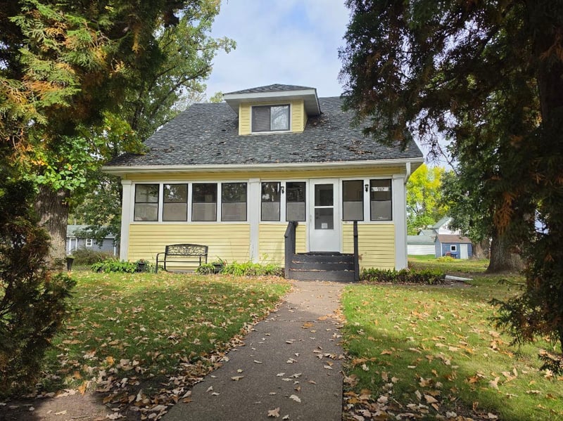 312 4th St, Mora, MN 55051