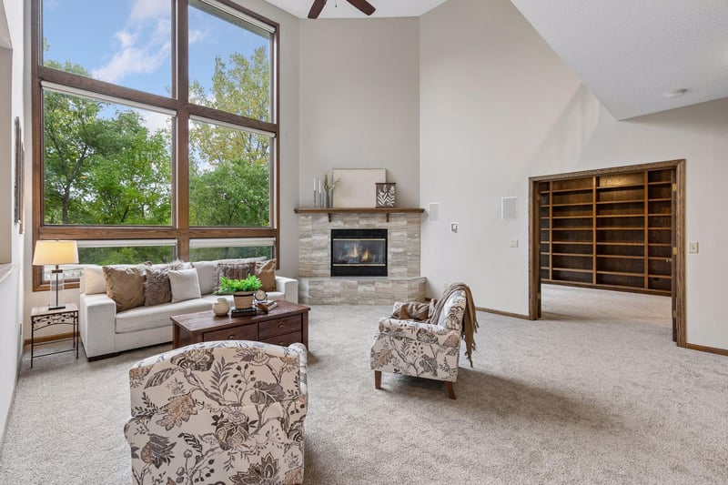 12708 Diamond Dr, Burnsville, MN 55337