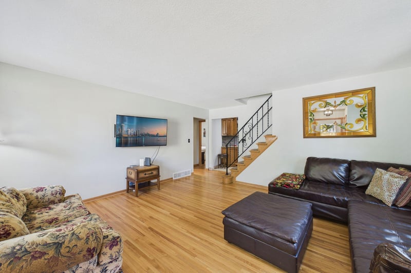 186 Hurley St E, West Saint Paul, MN 55118