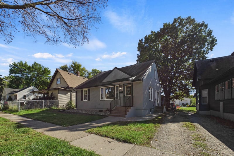186 Hurley St E, West Saint Paul, MN 55118