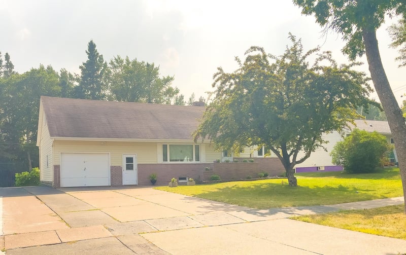 84 Hays Cir, Silver Bay, MN 55614