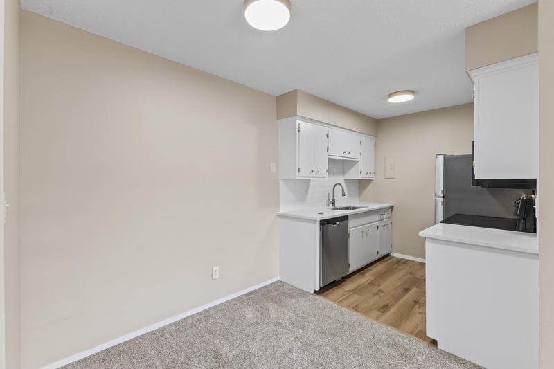 2730 Dale St N #D305, Roseville, MN 55113