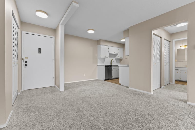 2730 Dale St N #D305, Roseville, MN 55113
