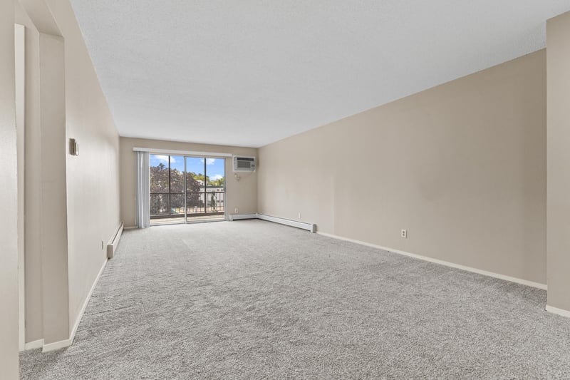 2730 Dale St N #D305, Roseville, MN 55113