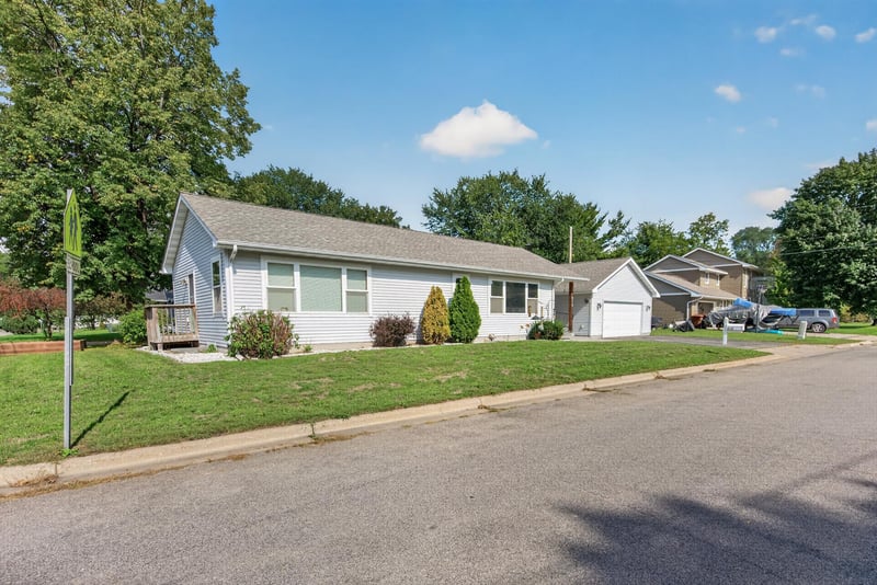 619 7th St, Newport, MN 55055