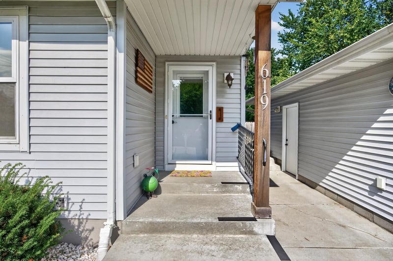 619 7th St, Newport, MN 55055