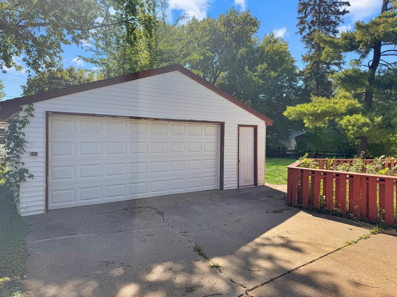 1750 Lark Ave, Maplewood, MN 55109