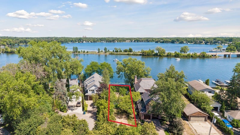 2809 Mckenzie Point Rd, Minnetonka, MN 55391