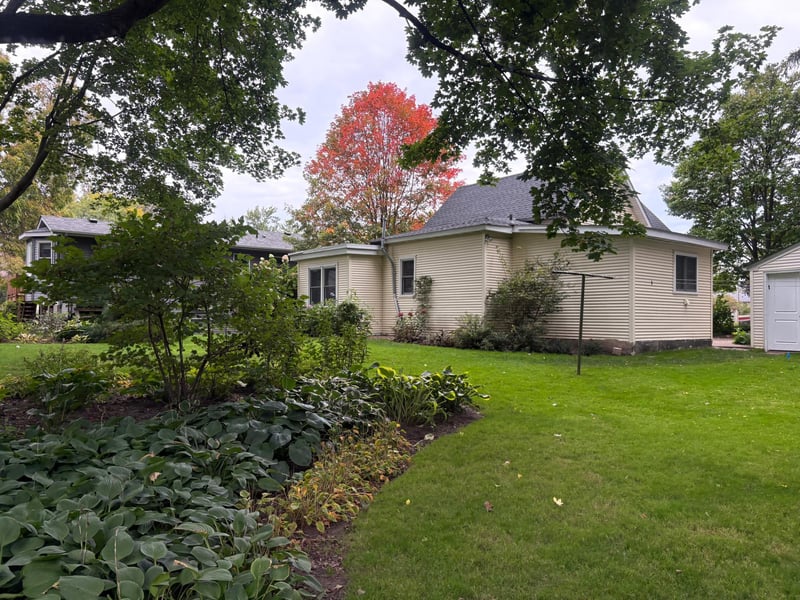 6051 Upper 46th St N, Oakdale, MN 55128