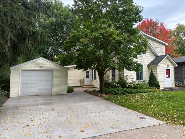 6051 Upper 46th St N, Oakdale, MN 55128