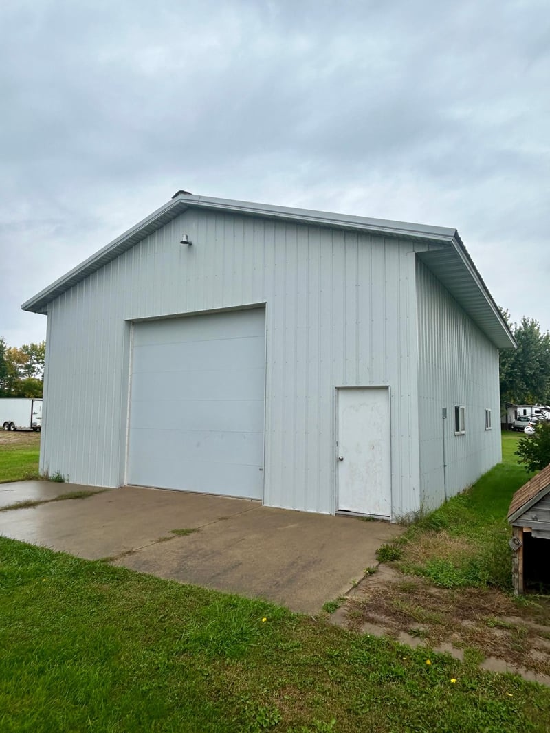 9304 3rd St, New Auburn, MN 55366