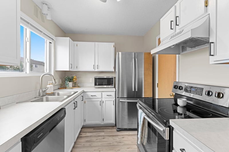 13092 Murdock Ter, Eden Prairie, MN 55347