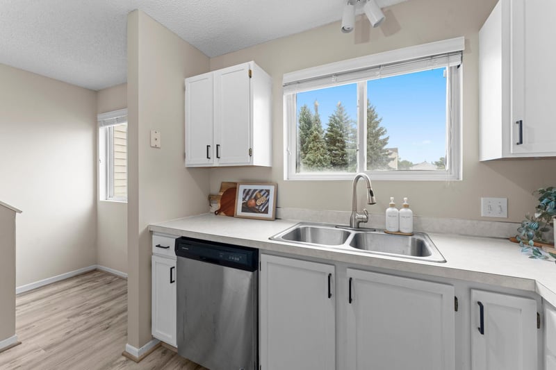 13092 Murdock Ter, Eden Prairie, MN 55347