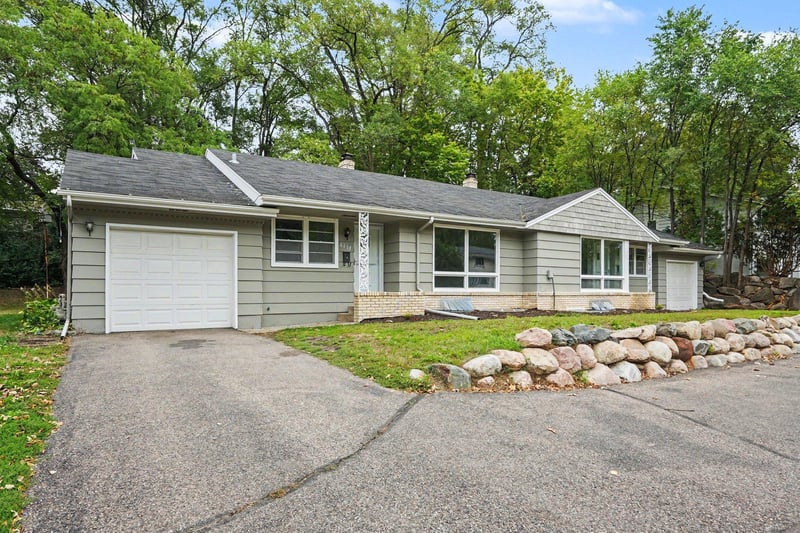 6117 France Ave S, Edina, MN 55410