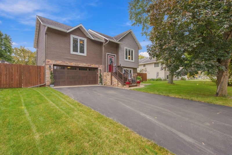 6625 Harlan Dr, Eden Prairie, MN 55346