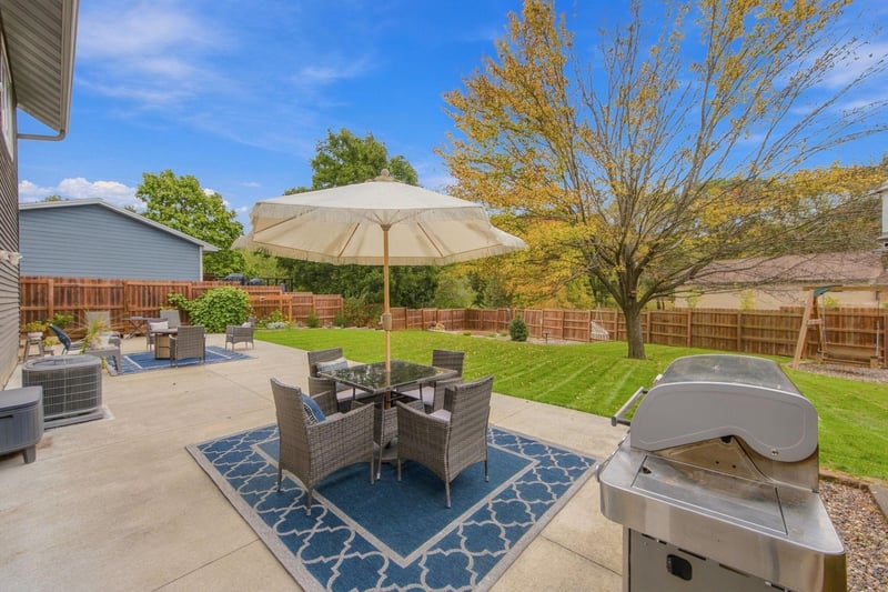 6625 Harlan Dr, Eden Prairie, MN 55346