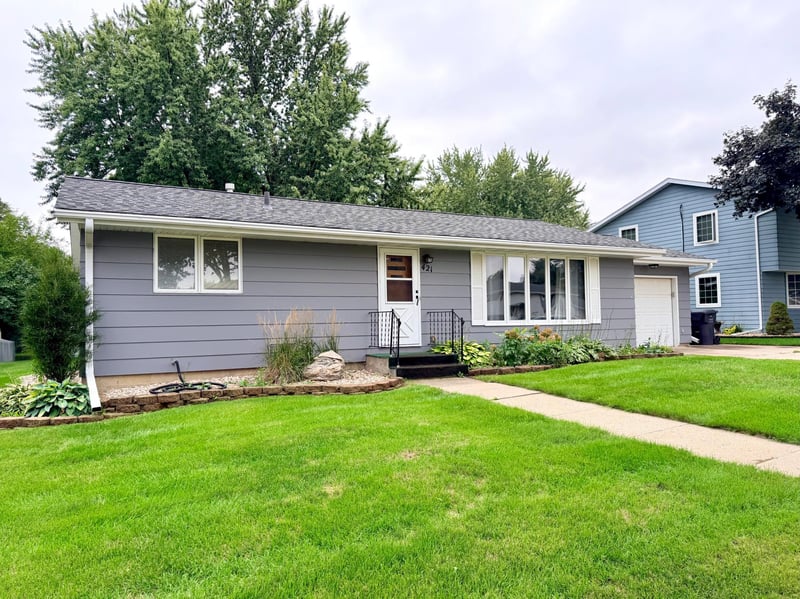 421 Miles Dr, Worthington, MN 56187