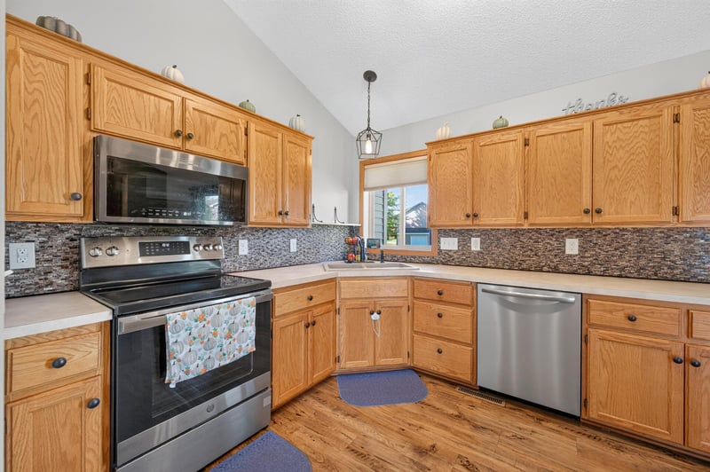 3765 Woodside Dr, Monticello, MN 55362