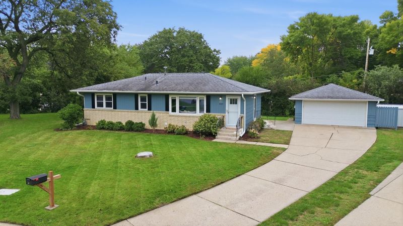 2029 Opal Pl, Eagan, MN 55122
