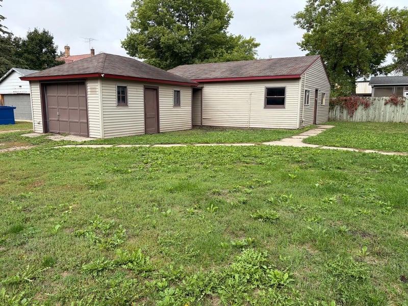 31 Ripley St E, Litchfield, MN 55355