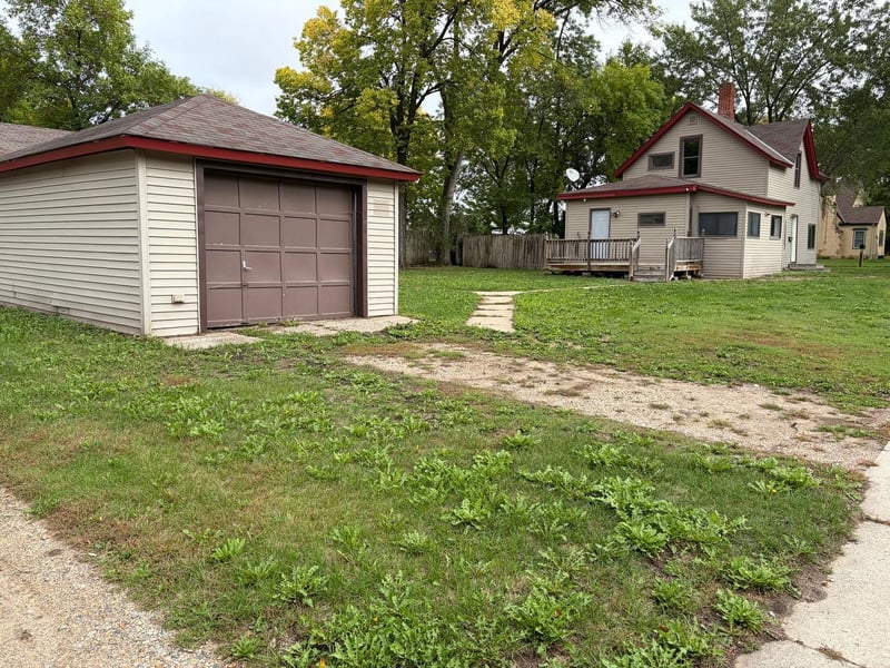 31 Ripley St E, Litchfield, MN 55355
